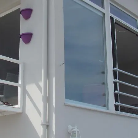 Deep Blue Sea Apartment *
