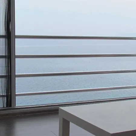 Deep Blue Sea Apartment